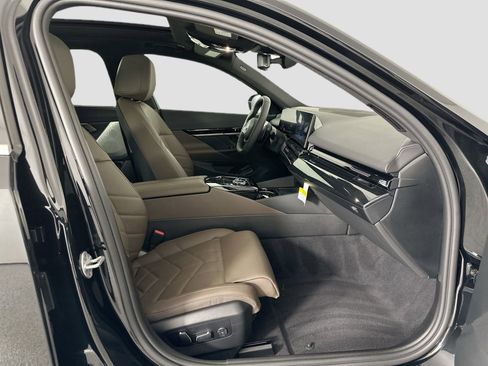 Certified 2025 BMW 530i xDrive w/ Executive Package image 17