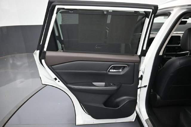 Used 2023 Nissan Rogue Platinum w/ Platinum Premium Package AWD/4WD image 27