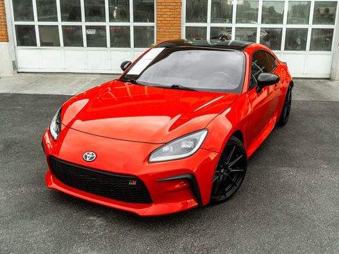 Used 2023 Toyota GR86 Premium RWD image 2