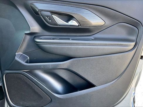 Used 2024 GMC Terrain SLE image 22