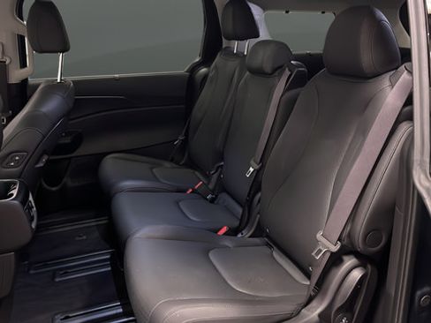 Used 2025 Kia Carnival SX Prestige FWD image 23