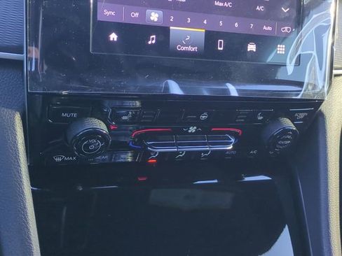 New 2025 Jeep Grand Cherokee L Altitude image 18