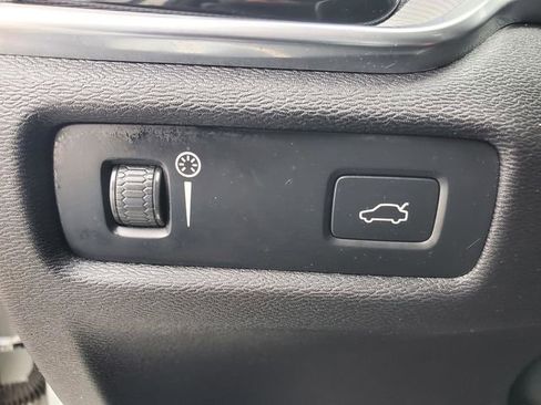 Used 2021 Volvo S60 T5 R-Design image 17