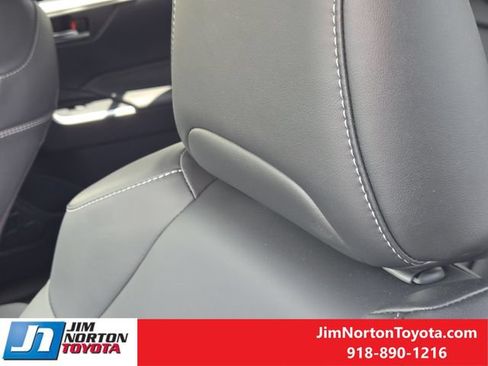 Used 2025 Toyota RAV4 XLE Premium AWD/4WD image 17