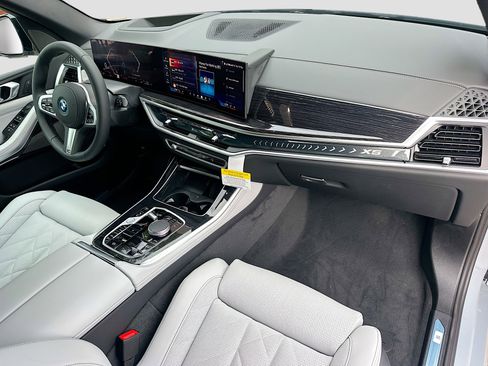 New 2026 BMW X5 xDrive50e w/ M Sport Package image 24