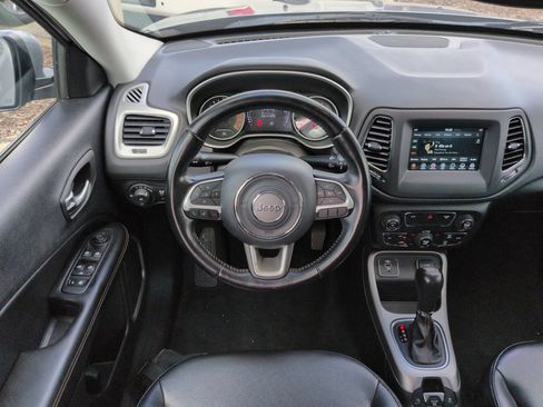 Used 2019 Jeep Compass Latitude FWD image 16