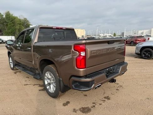 Used 2019 Chevrolet Silverado 1500 High Country w/ Technology Package AWD/4WD image 3