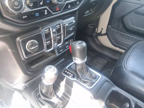 Used 2022 Jeep Wrangler Unlimited Sahara w/ Cold Weather Group AWD/4WD image 14