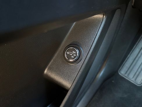 Used 2023 Chevrolet Traverse LT image 26