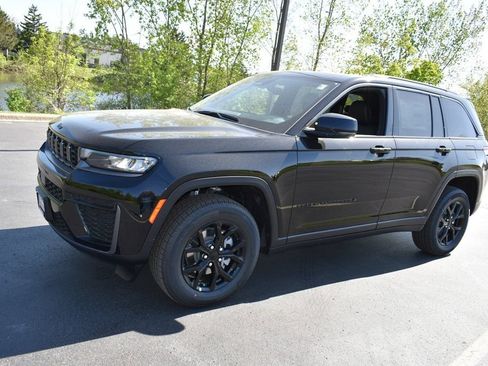 New 2026 Jeep Grand Cherokee Altitude AWD/4WD image 8