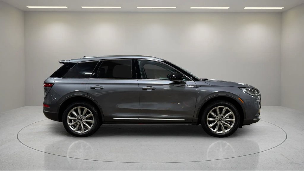 Certified 2022 Lincoln Corsair AWD w/ Premium Package image 2