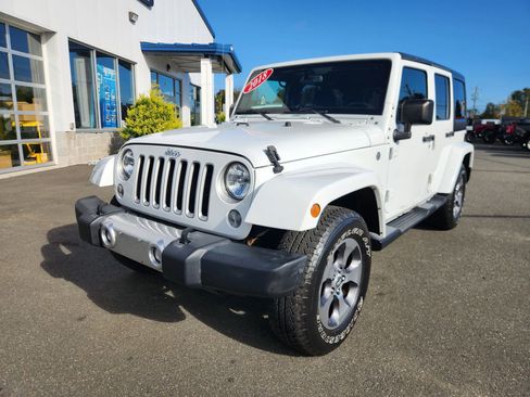 Used 2018 Jeep Wrangler Unlimited Sahara AWD/4WD image 4