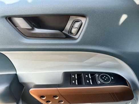 Used 2022 Ford Maverick Lariat image 13