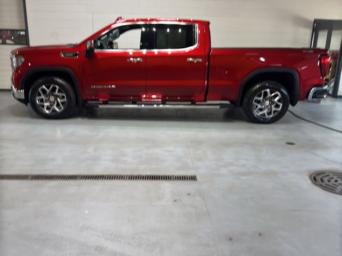 Used 2023 GMC Sierra 1500 SLT w/ SLT Convenience Package AWD/4WD image 2
