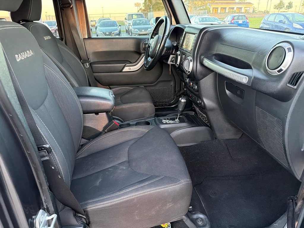 Used 2018 Jeep Wrangler Unlimited Sahara AWD/4WD image 13