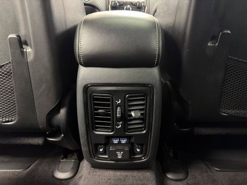 Used 2018 Dodge Durango SRT w/ SRT Interior Appearance Group AWD/4WD image 32