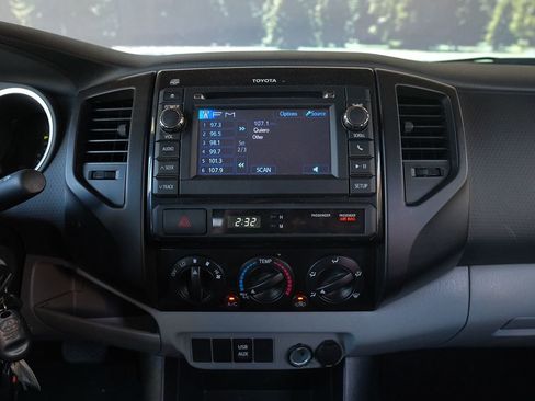 Used 2013 Toyota Tacoma 2WD Double Cab w/ Convenience Pkg image 17