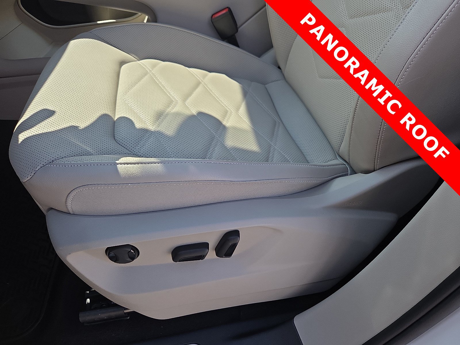 Used 2024 Volkswagen Atlas SE w/ Panoramic Sunroof Package FWD image 15