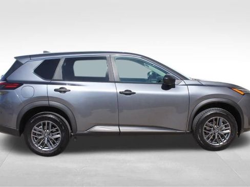 Used 2024 Nissan Rogue S image 5