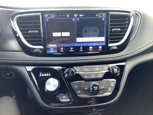 New 2026 Chrysler Pacifica Select image 14