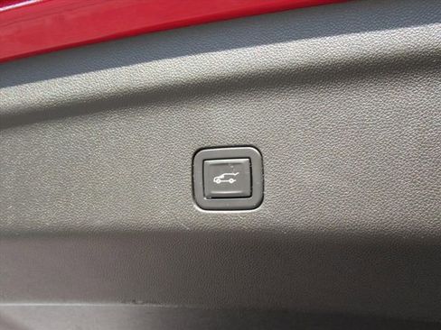 Used 2021 Chevrolet Suburban RST w/ Luxury Package image 33