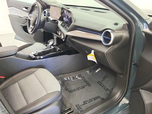 Used 2025 Chevrolet Trax LT w/ Driver Confidence Package FWD image 28