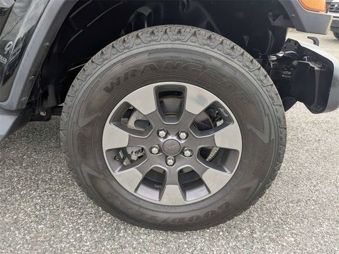 Used 2018 Jeep Wrangler Unlimited Sahara w/ Cold Weather Group image 11