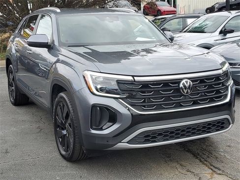 Certified 2025 Volkswagen Atlas Cross Sport SE w/ Panoramic Sunroof Package image 3
