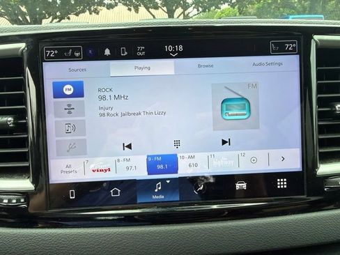 Used 2023 Chrysler Pacifica Touring-L FWD image 24