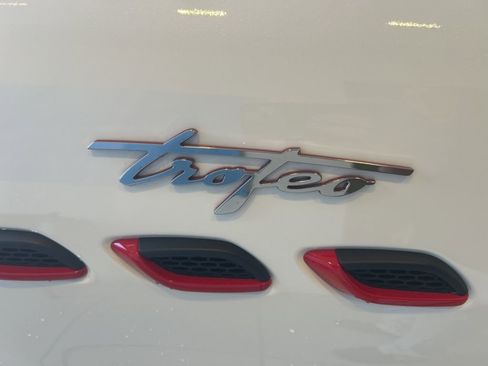 Used 2022 Maserati Levante Trofeo image 3