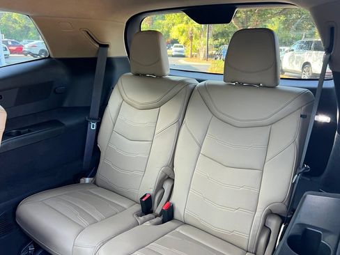 Used 2025 Cadillac XT6 Premium Luxury w/ Platinum Package FWD image 15