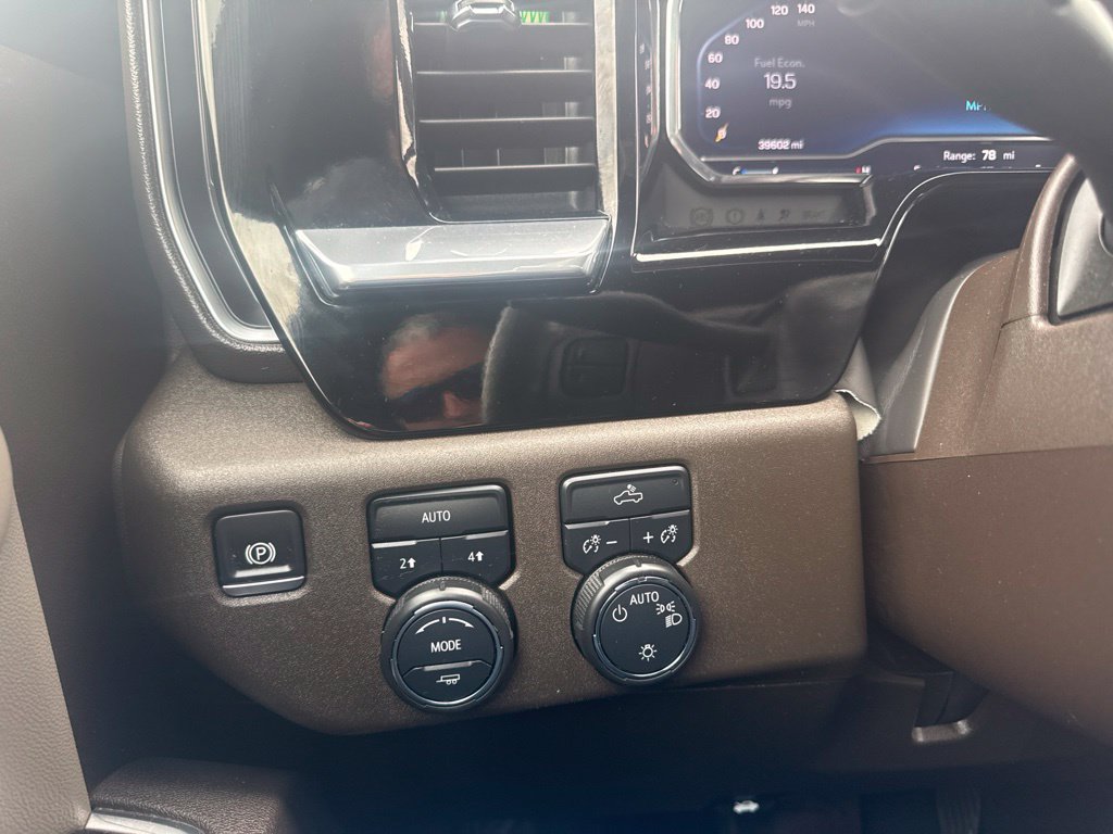 Used 2025 Chevrolet Silverado 1500 LT AWD/4WD image 15