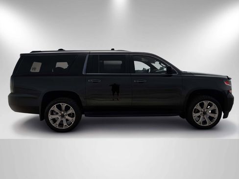 Used 2018 Chevrolet Suburban LT w/ Luxury Package RWD image 5