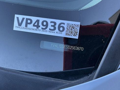 Certified 2025 Volvo XC40 B5 Plus image 31