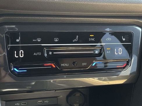 Certified 2024 Volkswagen Tiguan SE R-Line image 27