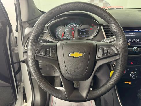 Used 2022 Chevrolet Trax LS w/ Tint and Cruise Package AWD/4WD image 13
