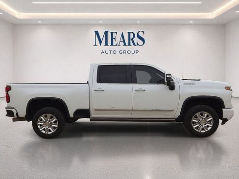 Used 2024 Chevrolet Silverado 3500 High Country w/ High Country Premium Package AWD/4WD image 6