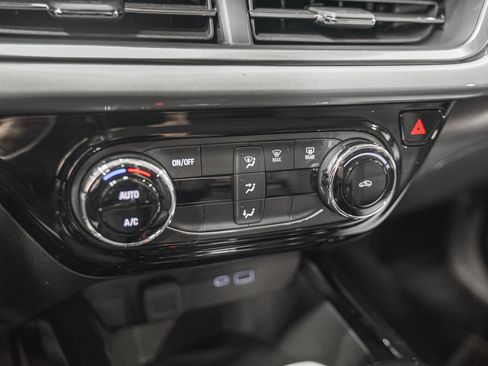 Used 2026 Chevrolet Trax LT w/ LT Convenience Package image 22