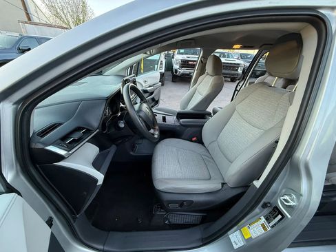 Used 2024 Toyota Sienna LE FWD image 22