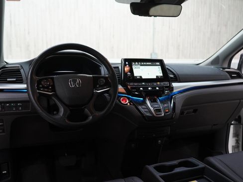 Used 2018 Honda Odyssey Elite image 11