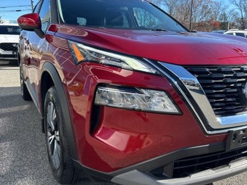Used 2023 Nissan Rogue SV image 3