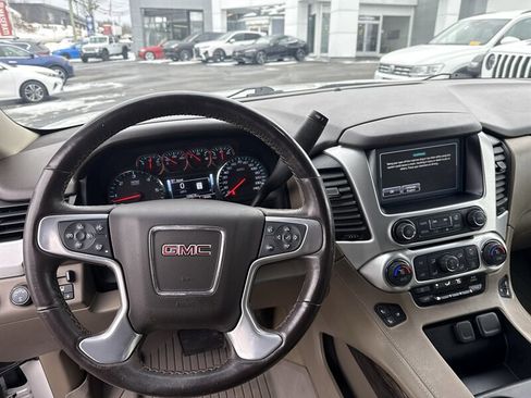 Used 2018 GMC Yukon XL SLT w/ Premium Edition image 10