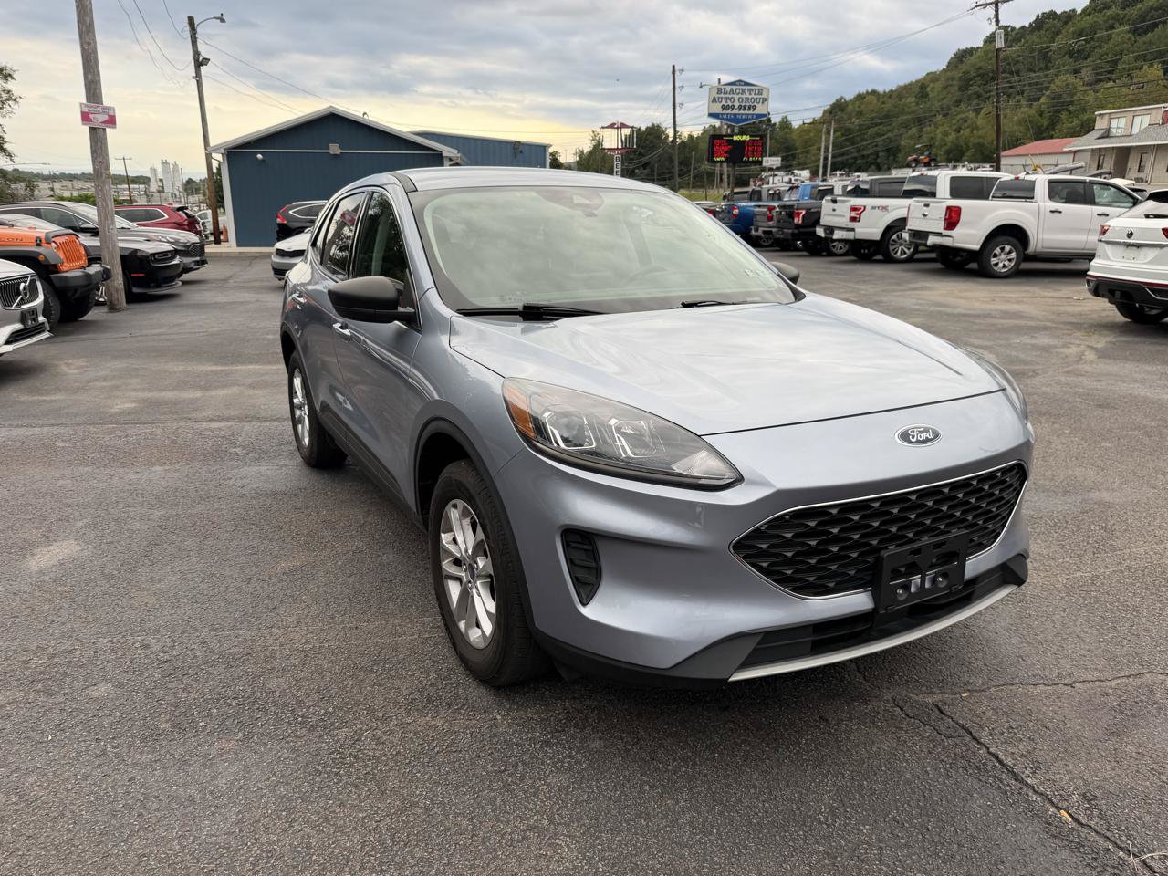 Used 2022 Ford Escape SE w/ Convenience Package AWD/4WD image 3