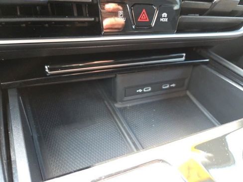 Used 2024 Volkswagen Atlas Cross Sport SE AWD/4WD image 16