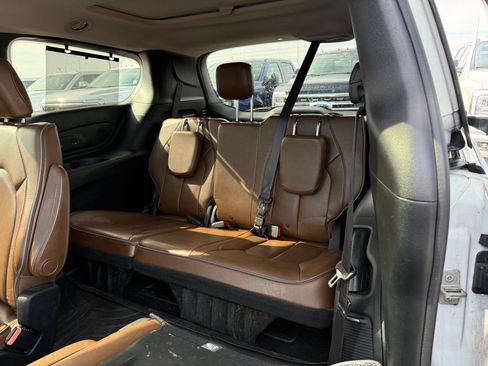Used 2018 Chrysler Pacifica Limited FWD image 9