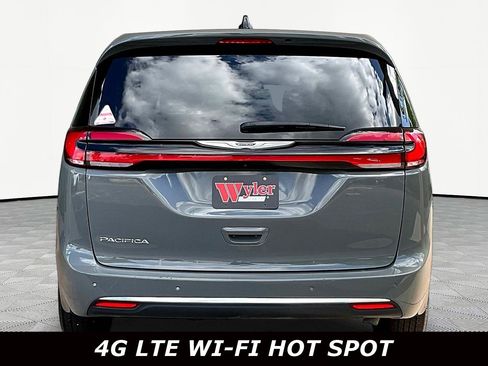 Used 2025 Chrysler Pacifica Select FWD image 5