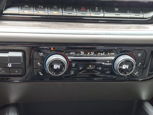 Used 2022 Chevrolet Silverado 1500 LTZ image 22