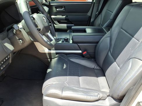 Used 2025 Toyota Sequoia Platinum AWD/4WD image 4