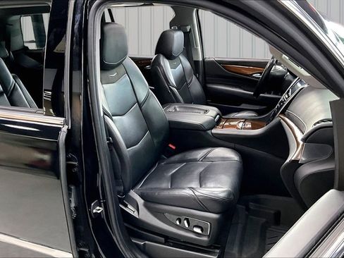 Used 2019 Cadillac Escalade Premium Luxury w/ LPO, Radiant Package AWD/4WD image 32