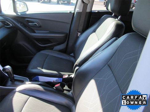 Used 2020 Chevrolet Trax LT w/ LT Convenience Package image 12